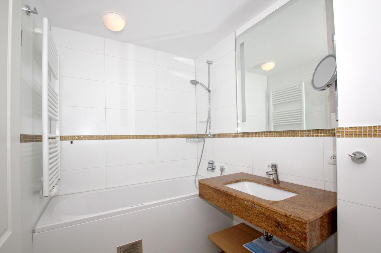 Strandnahe Fewo Mit Balkon, Gratis Nutzung Vom Ahoi Erlebnisbad Und Sauna In Sellin - Rex Rugia Fewo 30-6 Lobbe Exterior foto